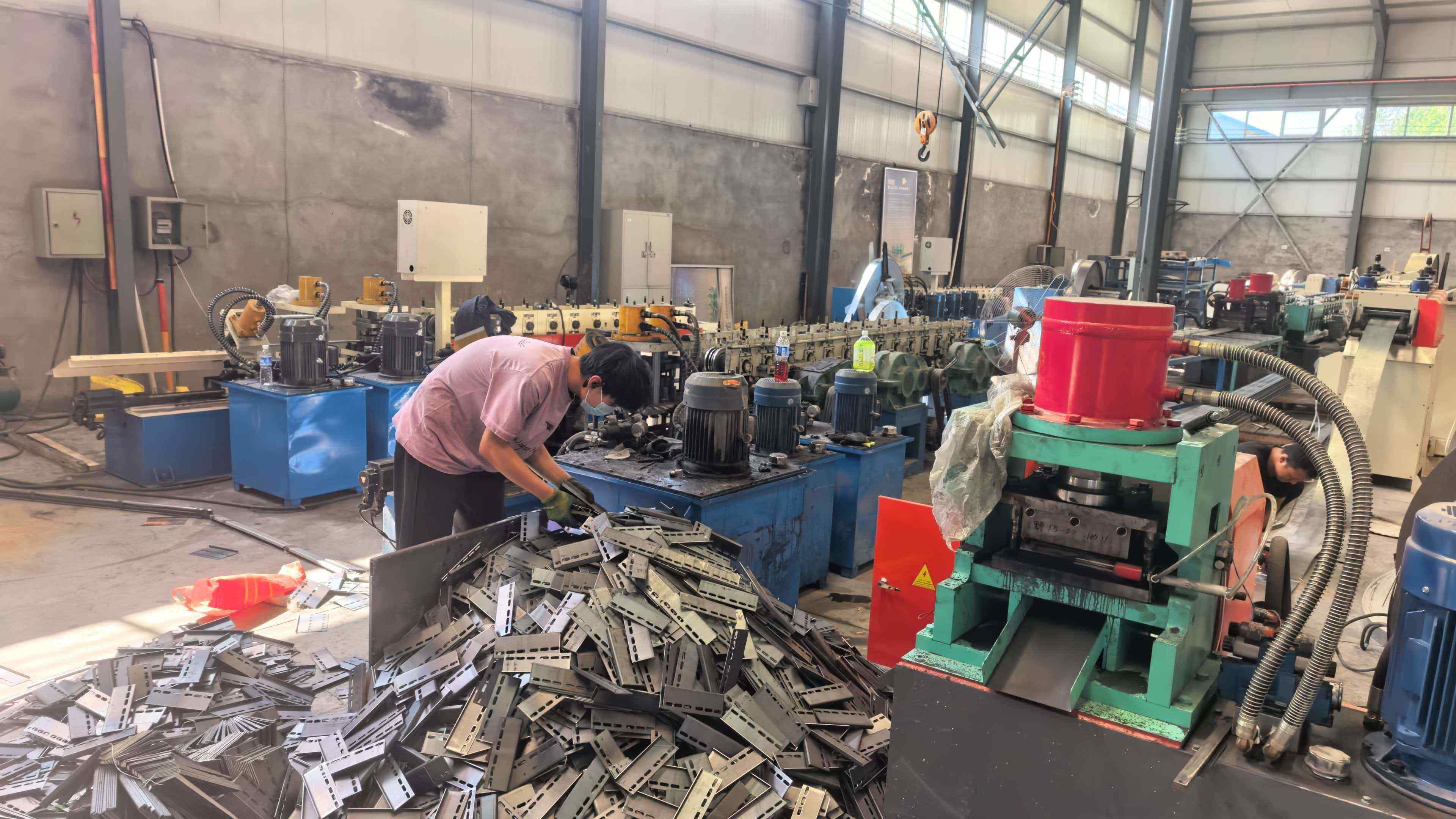 南通市喷塑桥架锌铝镁桥架 - 厂家